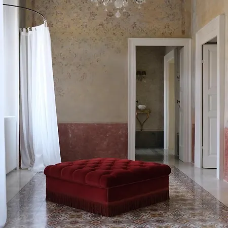 Palazzo Albricci Peregrini *