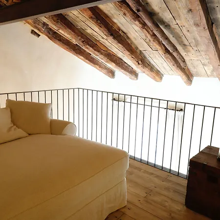 Palazzo Albricci Peregrini *